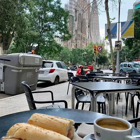 Basic Interior Sagrada Familia Excellent For Exploring Very Good Location * Barcelone