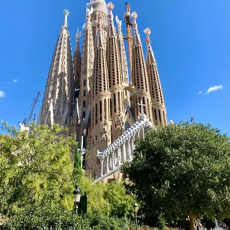 Basic Interior Sagrada Familia Excellent For Exploring Very Good Location Barcelone